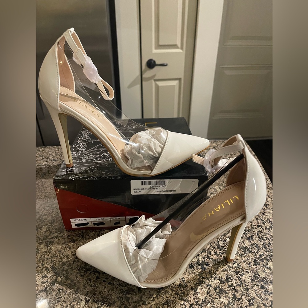 Liliana White Patent Leather Pump with Ankle Strap size 10